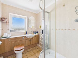 Shower room- click for photo gallery